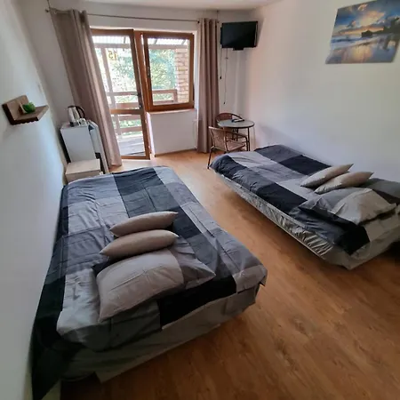 Pod Debami Pobierowo