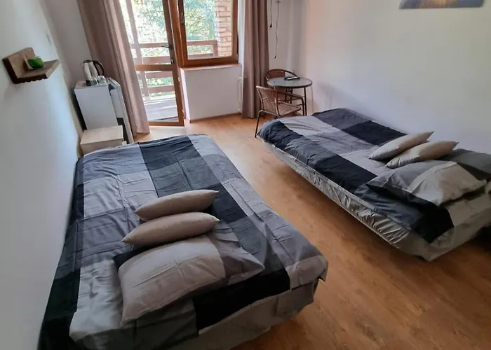 Pod Debami Pobierowo